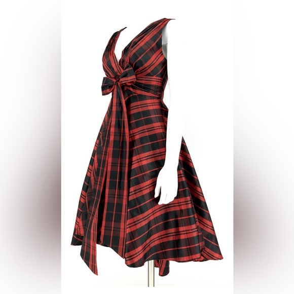 Gently worn Eva Franco dress. GORGEOUS fabric. Size 2 - Picture 8 of 11